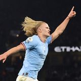 Beim Jubeln ließ Haaland die blonden Haare fliegen. Die Fans witzelten auf Twitter, dass er erst getroffen habe, nachdem er sich in den Donnergott Thor verwandelt hat.