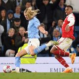 Irgendwann am Ende des Spiels löste sich das Haarband des Angreifers und die langen Haare entfalteten sich in ihrer ganzen Pracht. Dann gelang Haaland in der Nachspielzeit endlich sein Tor zum Endstand von 4:1.