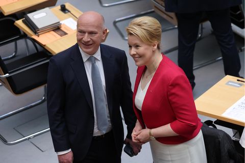 Kai Wegner, CDU, und Franziska Giffey, SPD im Abgeordnetenhaus Berlin