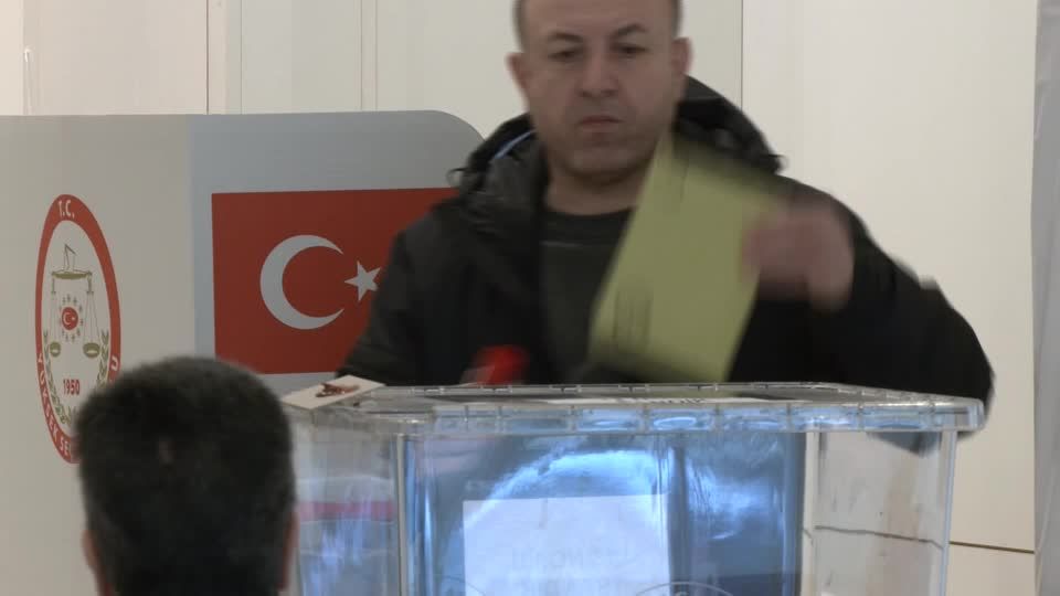Video: Wahllokale für Türkei-Wahl in Deutschland geöffnet