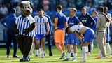 Tabellenplatz: 18  Aussicht: sehr trübe  Restprogramm:  Bayern München (A), VfB Stuttgart (H), 1. FC Köln (A), VfL Bochum (H), VfL Wolfsburg (A)  Ausgangsposition: Der Abstieg wäre noch mehr als bei anderen Klubs eine Vollkatastrophe. Hertha hat das Kunststück vollbracht, die 374 Millionen Euro von Investor Lars Windhorst innerhalb von vier Jahren zu verbrennen, ohne den kleinsten sportlichen Ertrag zu erzielen. Auch wenn Investor (jetzt: die US-Investmentgruppe 777 Partners) und Trainer (jetzt zum dritten im Amt: Pal Dardei) mittlerweile ausgetauscht wurden, gab es zuletzt eine Pleite im Heimspiel gegen Werder Bremen. Für den Abstieg spricht die Tendenz der vergangenen Wochen, die die Hertha zielsicher auf den letzten Tabellenplatz geführt hat.  Der nächste Gegner heißt ausgerechnet Bayern München, da sind kaum Punkte drin. Ganz abschreiben sollte Hertha den Klassenerhalt aber wegen des machbaren Restprogramms nicht. Ein Funken Hoffnung glüht noch.