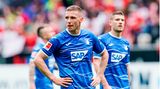 Pavel Kaderabek von der TSG 1899 Hoffenheim steht nach Spielende konsterniert auf dem Spielfeld