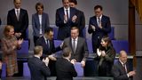 Applaus und Glückwünsche aus der Ampel nach dem Amtseid: Am 19. Januar 2023 wird Boris Pistorius der neue Bundesverteidigungsminister