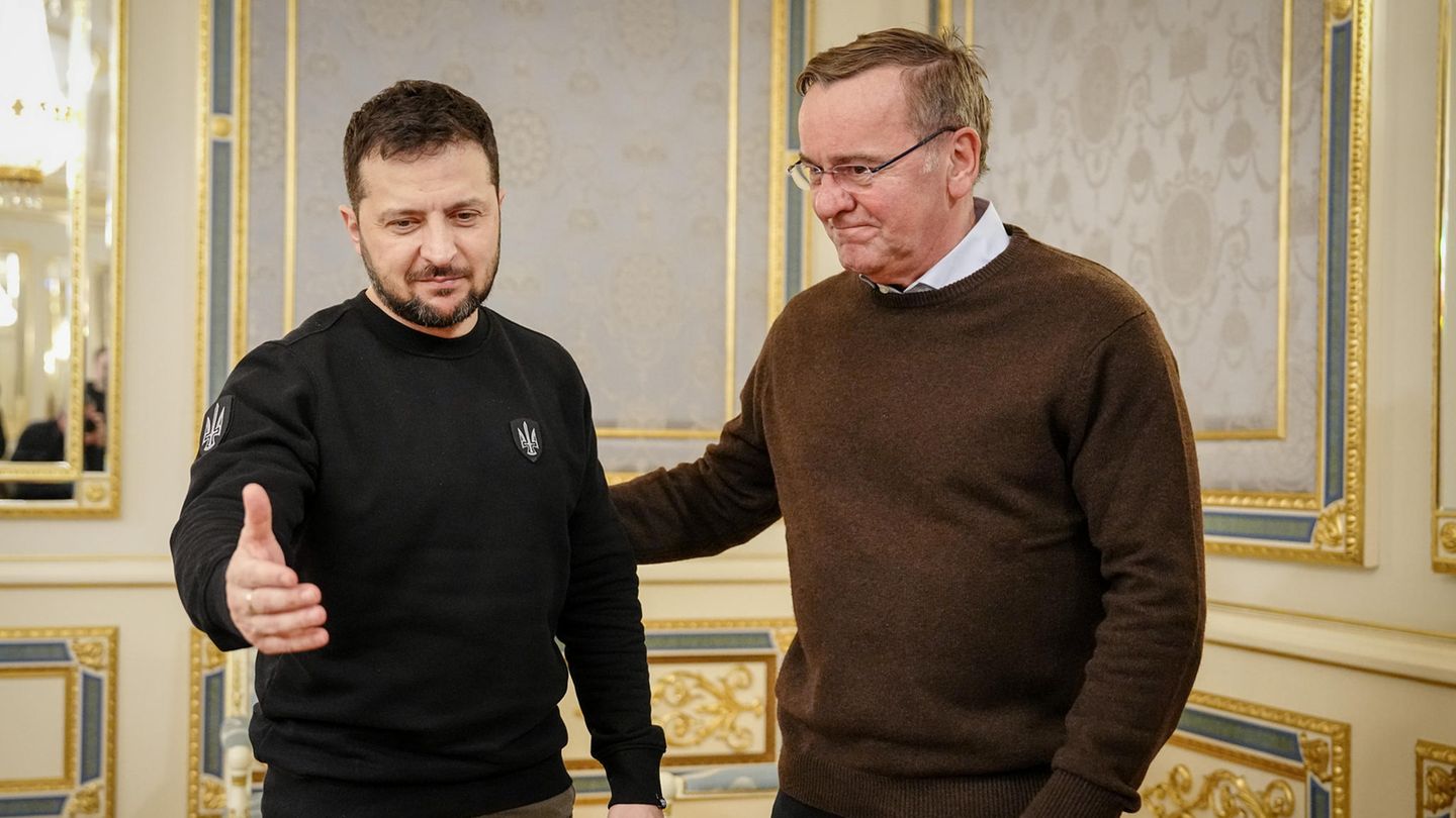 Der Verteidigungsminister reist auch ins Ausland: Anfang Februar besucht er den ukrainischen Präsidenten Wolodymyr Selenskyj in Kiew …