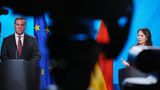 In Berlin (24. April) gibt Pistorius mit Außenministerin Annalena Baerbock (Bündnis 90/Die Grünen) ein Pressestatement im Auswärtigen Amt zu den Evakuierungen im Sudan ab. Die Bundeswehr hat Bundesbürger wegen des anhaltenden Machtkampfes vor Ort ausgeflogen.