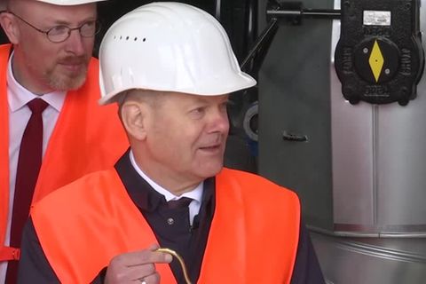 Video: Scholz eröffnet Geothermie-Anlage in Schwerin