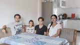 Iryna Chorna (39) mit ihren Söhnen Stanislav  (16) und Tymofii (13) und Tochter Evelina (7)in ihrer neuen Bleibe im Odenwald. Für die Mutter steht fest: "Wenn der Krieg endet, möchte ich zurück in die Ukraine gehen." Der Vater der Kinder und die Großeltern leben noch in der Stadt Sarny.