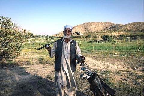 Mohammed Abdul Absaf mit Golfschläger