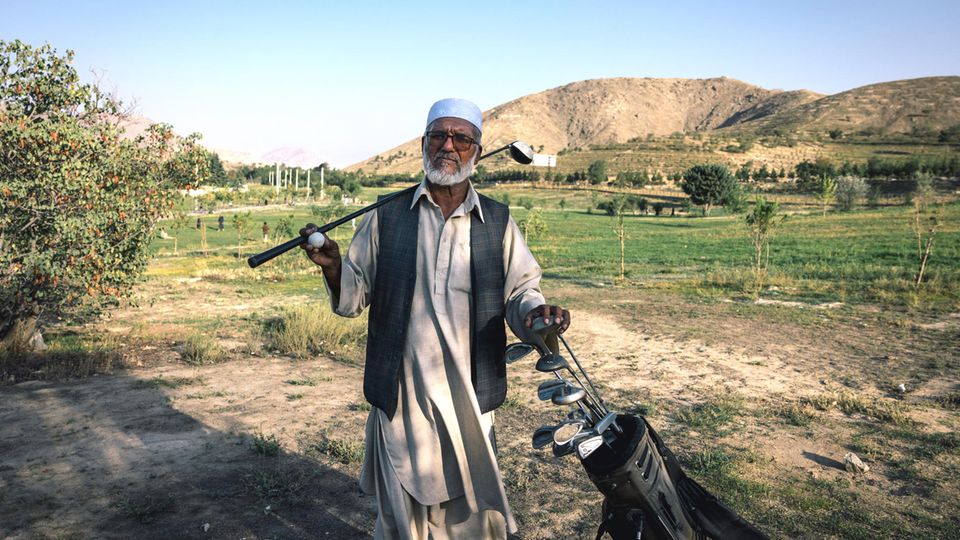Mohammed Abdul Absaf mit Golfschläger
