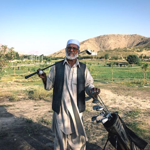 Mohammed Abdul Absaf mit Golfschläger