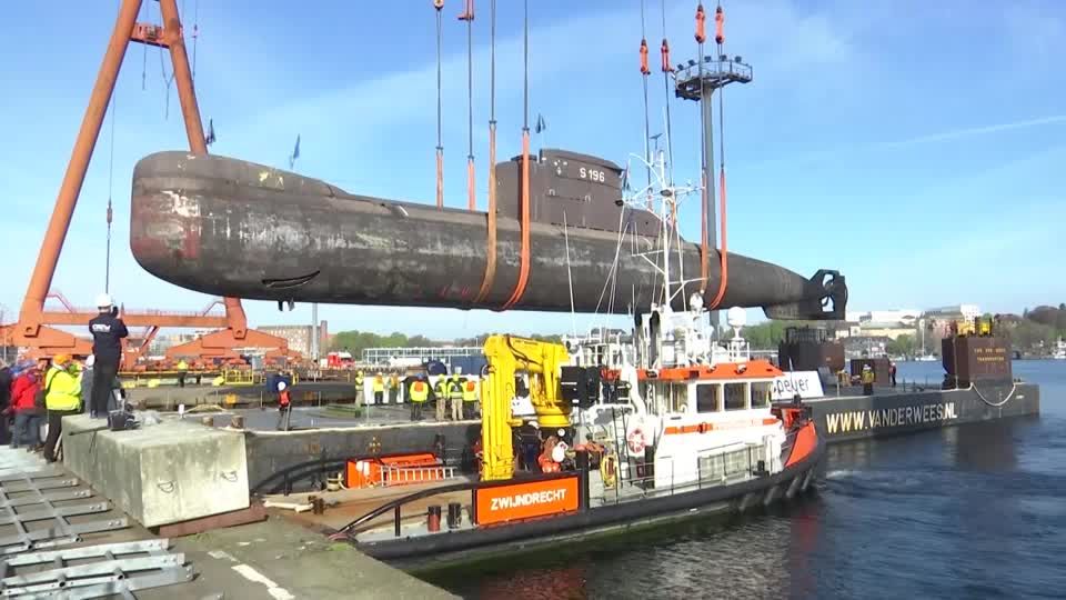 Video: Letzte Fahrt von U17: U-Boot kommt ins Museum