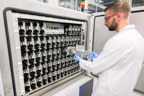 Facharbeiter im VW-Werk Salzgitter