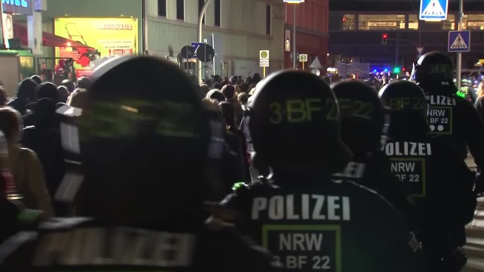 Video: Walpurgisnacht in Kreuzberg: Auseinandersetzungen bei queer-feministischer Demonstration