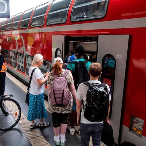 Am 1. Mai startet das Deutschlandticket. Doch für wen lohnt sich das neue 49-Euro-Angebot der Bahn?