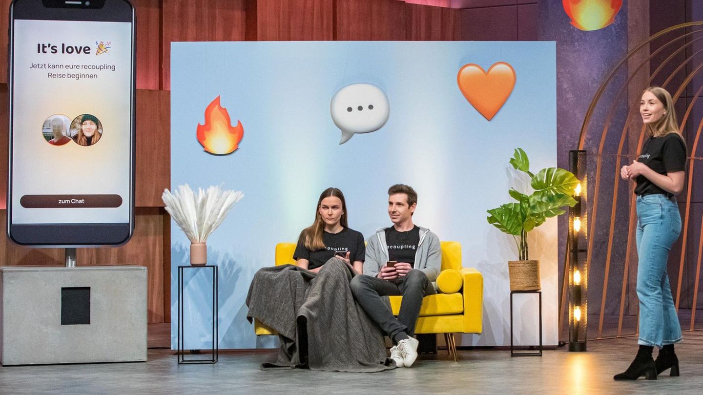 Höhle der Löwen: Johanna Lubig (l.), Tom Haubner und Jaane Henning präsentieren die Paartherapie-App „recoupling“.