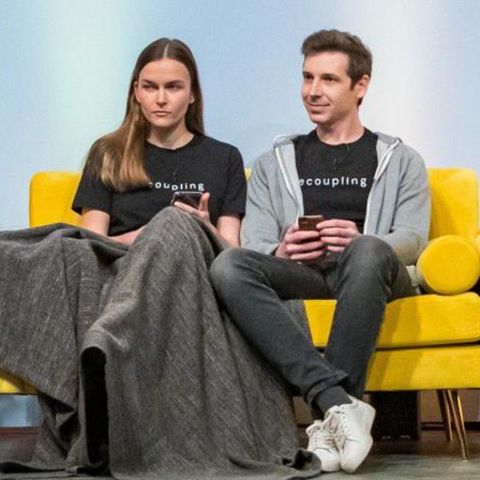 Höhle der Löwen: Johanna Lubig (l.), Tom Haubner und Jaane Henning präsentieren die Paartherapie-App „recoupling“.