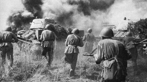 Als sich der Angriff der Deutschen erschöpft hatte, trieb die Rote Armee die Wehrmacht zurück.