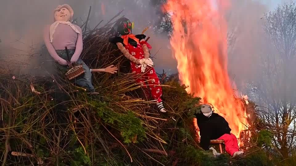 Video: Traditionelles "Hexenbrennen" in der Walpurgisnacht