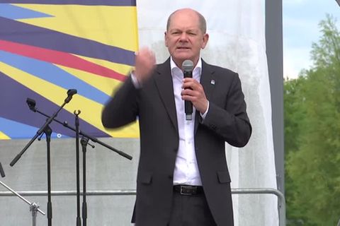 Video: Zum Tag der Arbeit: Scholz fordert "Mentalitätswandel"