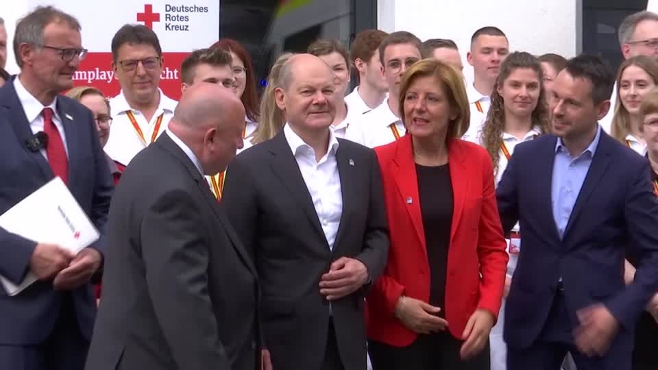 Video: Scholz dankt zum 1. Mai Hilfs- und Rettungsdiensten
