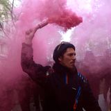 Demonstrant mit Rauchfackel