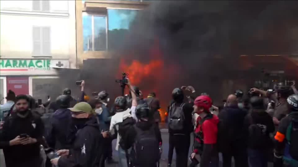 Video: Erneut Gewalt bei Protesten gegen Rentenreform in Frankreich