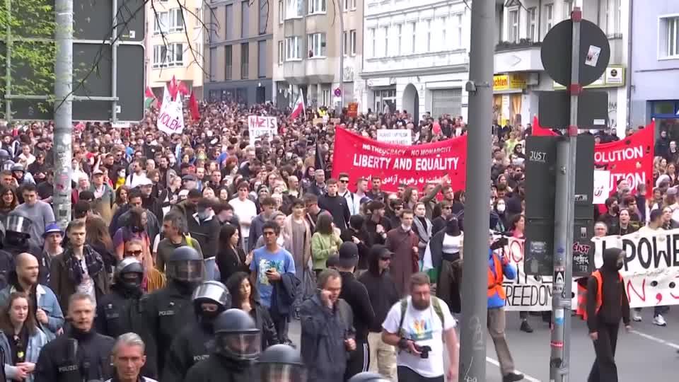 Video: Mai-Demo in Berlin vorzeitig beendet