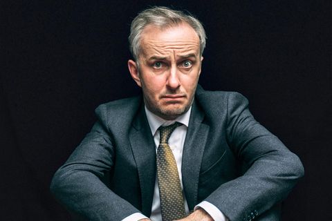 Jan Böhmermann in seinem Studio