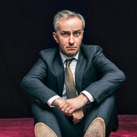 Jan Böhmermann in seinem Studio