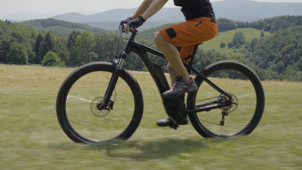 Geschummelt oder gesund? So fit hält E-Bike-Fahren wirklich Geschummelt oder gesund? So fit hält E-Bike-Fahren wirklich