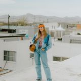 Bei einem Showkampf in Berlin hörte Fotografin Jana Margarete Schuler von einer deutschen Wrestlerin in Mexiko und nahm mit Kathrin Zeiske Kontakt auf. Die verschaffte ihr Zugang in die verschlossene Lucha-libre-Szene. Während Schuler die Kämpfe mit der Kamera dokumentierte, musste sie aufpassen, den Kämpferinnen nicht in die Quere zu kommen. Einmal spritzte ihr Blut auf die Schuhe