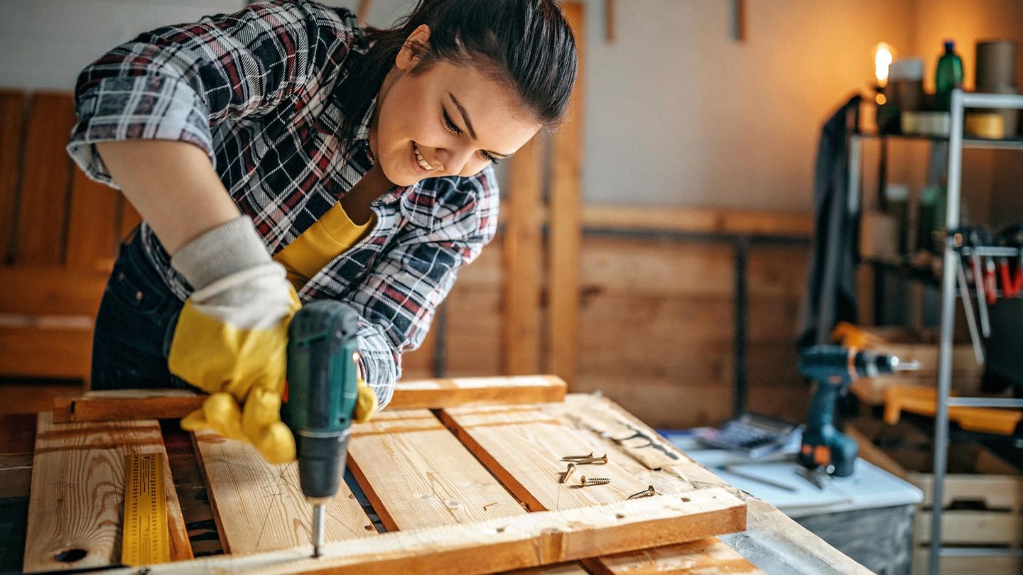 Bosch mini cordless chainsaw for 87 instead of 175 euros: top deals on Monday