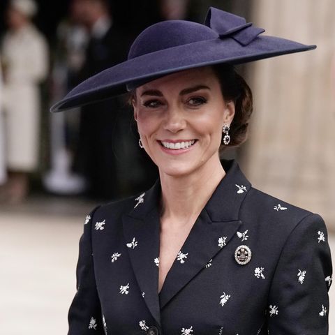 Seitdem König Charles seinem ältesten Sohn den Titel Prinz von Wales verliehen hat, trägt dessen Frau Kate den Titel Prinzessin von Wales – als Erste seit Prinzessin Diana