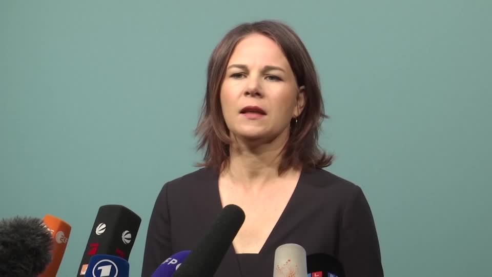 Video: Baerbock strebt globale Ziele für Ausbau von Erneuerbaren Energien an Video: Baerbock strebt globale Ziele für Ausbau von Erneuerbaren Energien an