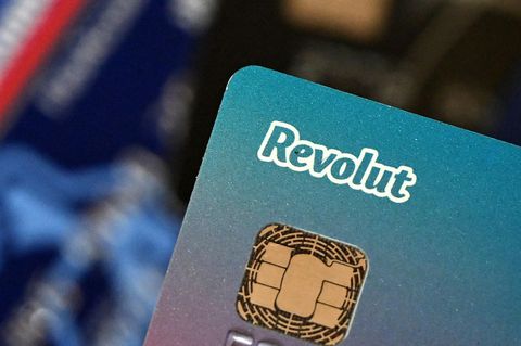 Eine Bankkarte der Neobank "Revolut" im Detail