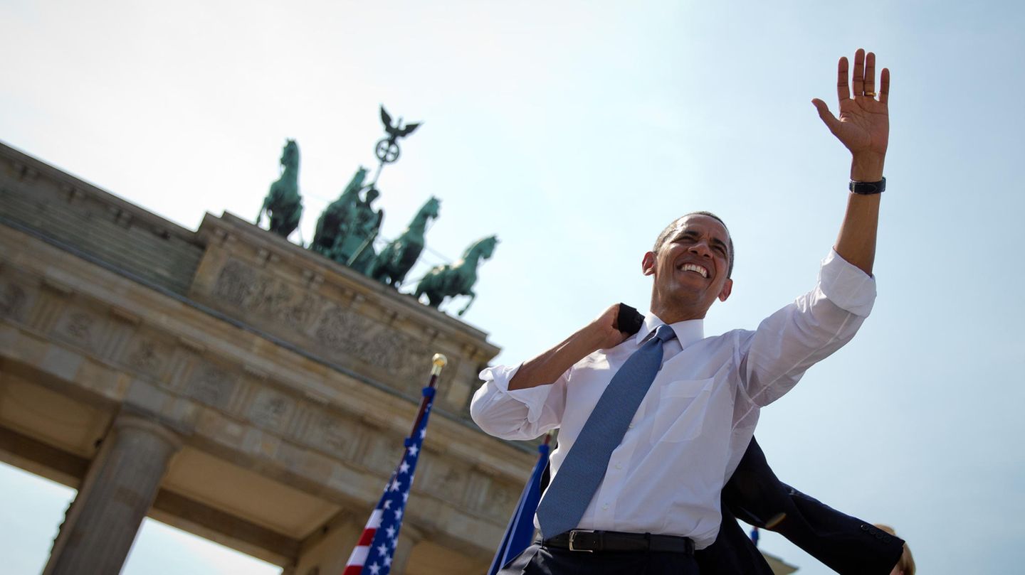 Barack Obama comes to Berlin – and takes 2500 for a photo