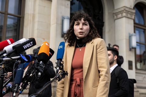 Letzte Generation-Aktivistin Lea Bonasera vor der Presse