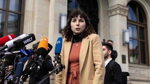 Letzte Generation-Aktivistin Lea Bonasera vor der Presse