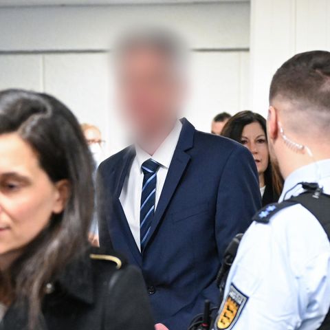 Der angeklagte Inspekteur der Polizei in Baden-Württemberg im Gerichtsgebäude