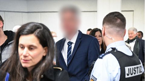 Der angeklagte Inspekteur der Polizei in Baden-Württemberg im Gerichtsgebäude
