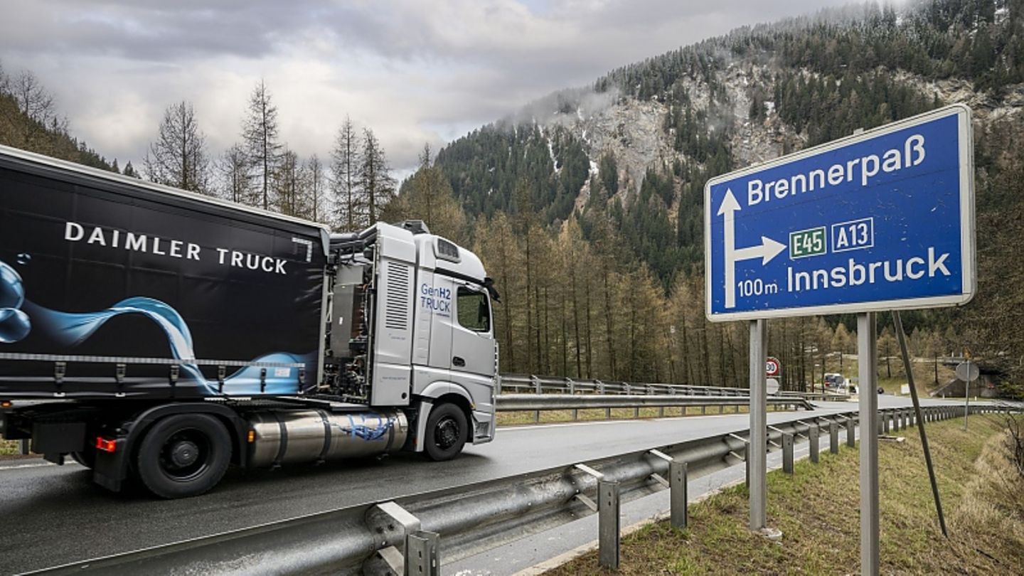 Mercedes Gen2 H2 Truck