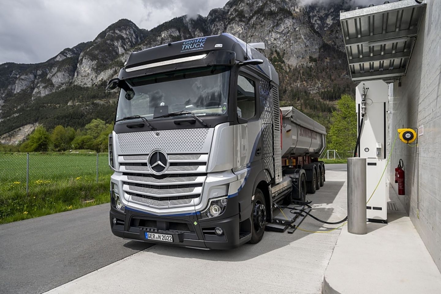 Mercedes Gen2 H2 Truck