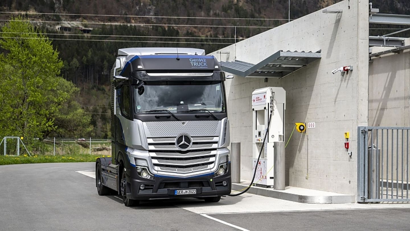 Mercedes Gen2 H2 Truck