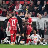 Zum Ende kam es zu einer zweiten Rangelei zwischen den Spielern. Roland Sallai sah die gelbe Karte, nachdem er Abdou Diallo umgerempelt und ihm zusätzlich einen Tritt verpasst hatte. Danach wurden sieben Minuten nachgespielt und Leipzig erhielt sogar noch einen Strafstoß, den Dominik Szoboszlai zum 5:1-Endtand verwandelte. Für die Freiburger war der Abend ein einziger Albtraum.