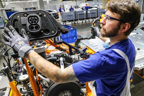 Die deutschen Autobauer gelten bei Fachkräften nach wie vor als sehr attraktive Arbeitgeber