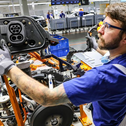 Die deutschen Autobauer gelten bei Fachkräften nach wie vor als sehr attraktive Arbeitgeber