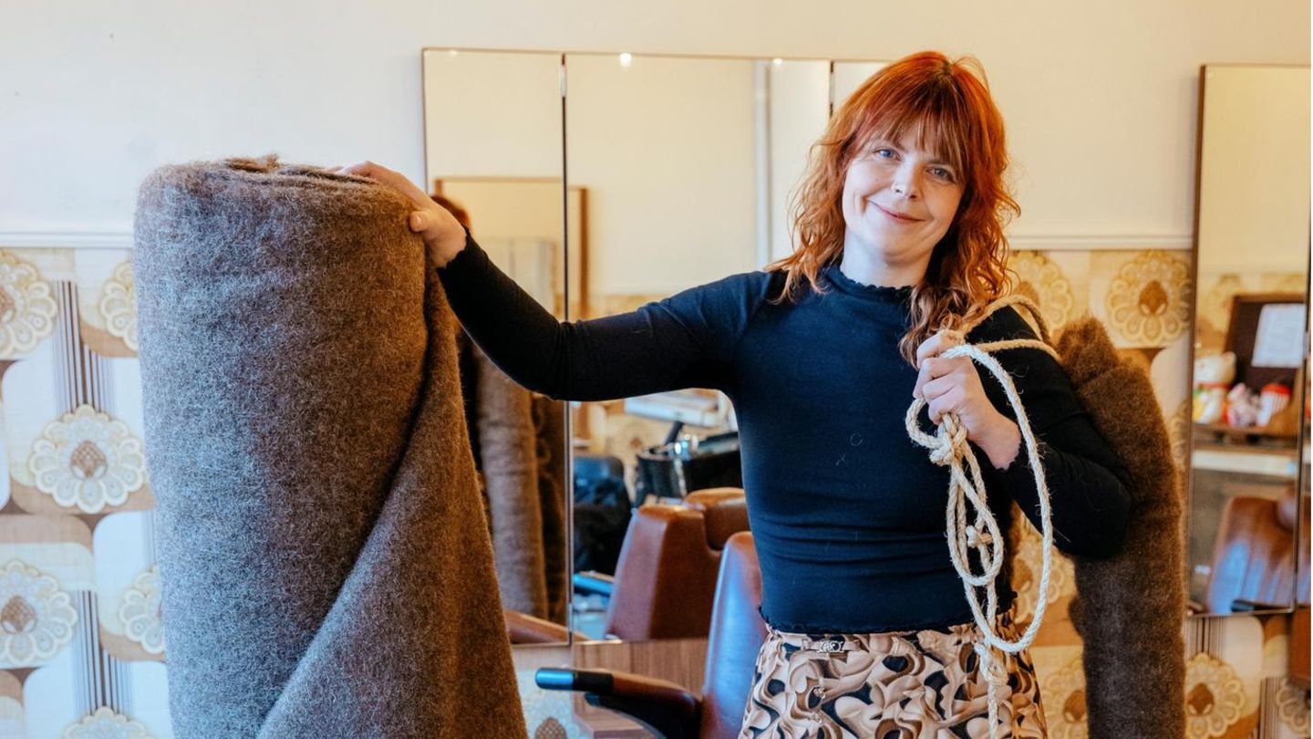Eco-polaire : Janine Falke transforme les cheveux coupés en tissus non tissés