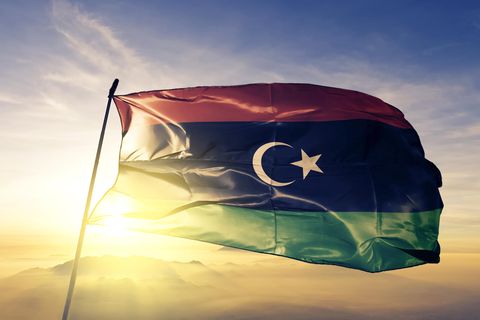 Die Flagge Libyens weht im Wind