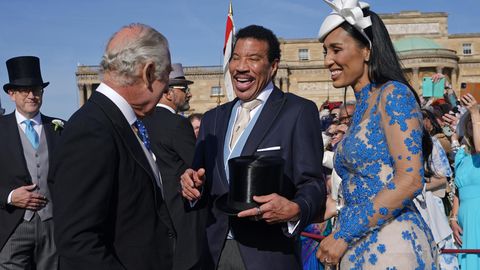 König Charles III. und Lionel Richie mit Freundin Lisa Parigi