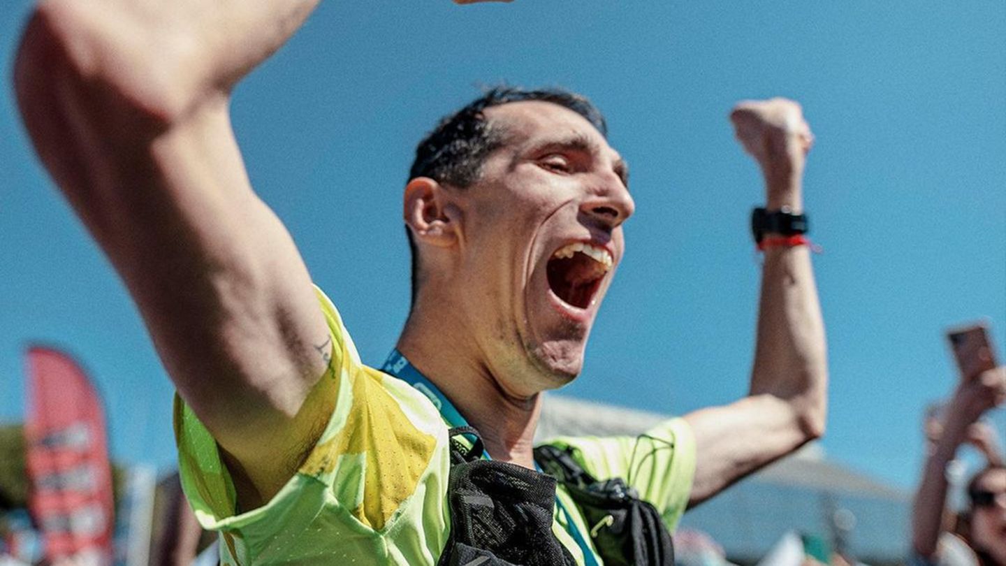 Àlex Roca ran a marathon;  his doctors once said he would not be able to walk